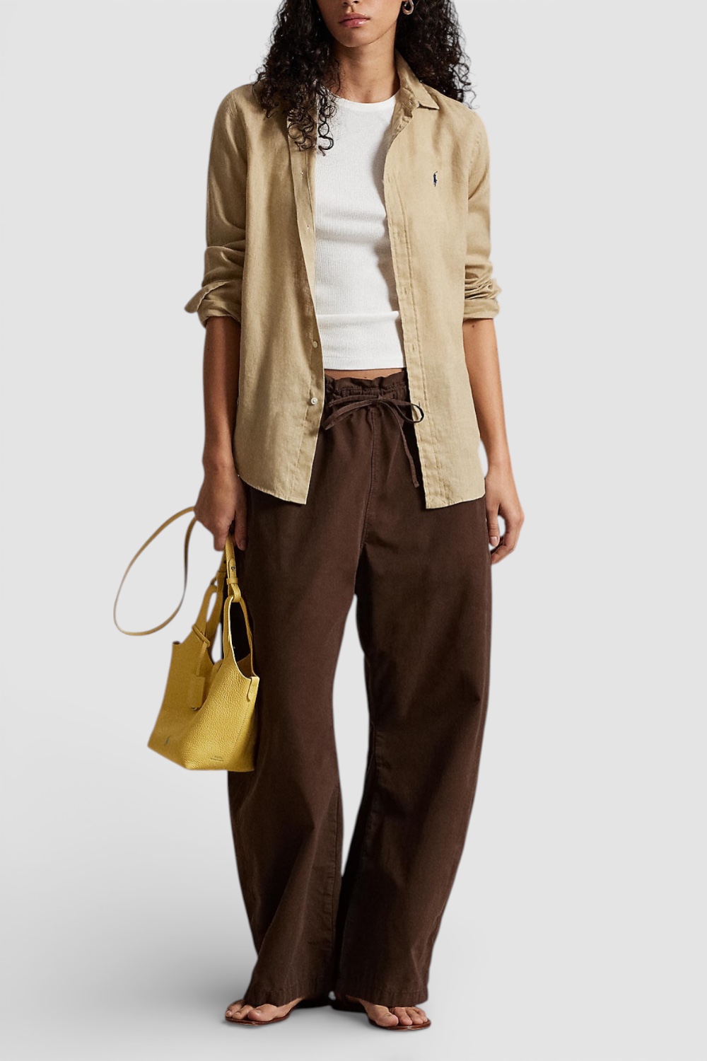 תמונת כל הלוק של חולצה מכופתרת